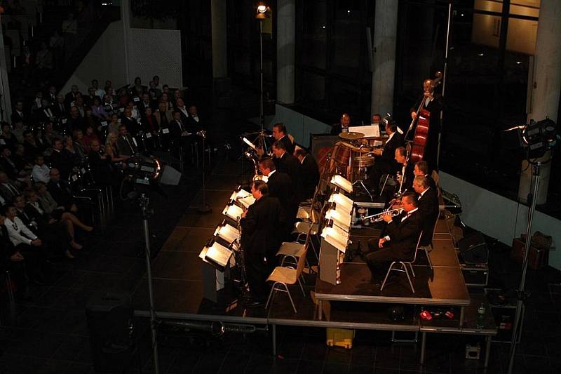 Koncert Ondřeje Havelky a jeho Melody Makers na Karmeli v Mladé Boleslavi.