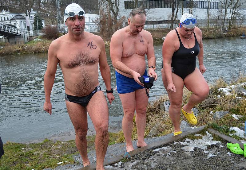 Otužilecké závody v Jizeře v Mladé Boleslavi. Závodilo se na tratích od 100 metrů do jednoho kilometru.