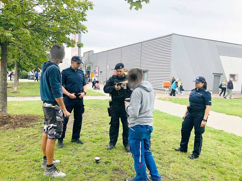 Donedávna pomáhali sloužit ve městě i polští policisté. Vrátí se i příští rok?