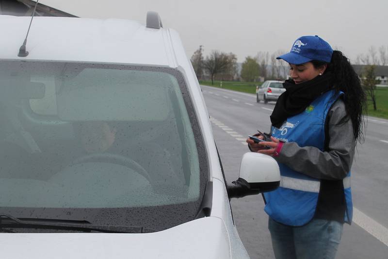 CELKEM čtyřiačtyřicet vozidel zkontrolovali během dopoledne mladoboleslavští policisté v Židněvsi, která byla jedním z míst celorepublikové dopravně bezpečnostní akce Řídím – piju nealko pivo.