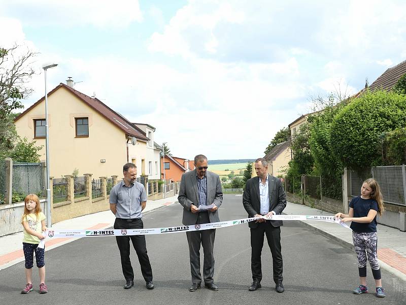 Ze slavnostního otevření zrekonstruované ulice Žižkova v Benátkách nad Jizerou.