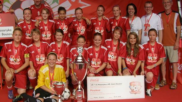 Vítězný tým coca cola školského poháru 2013 - Dolní Bousov