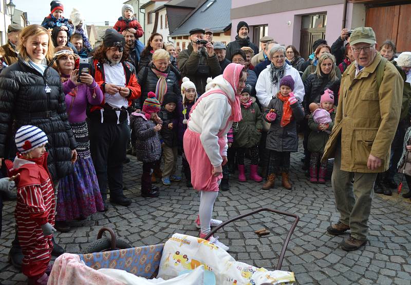 MASOPUSTNÍ REJ nechyběl o víkendu ani v Bělé pod Bezdězem.