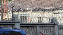 Ostnaté dráty v Mladé Boleslavi - z téhle věznice neutečete. 
