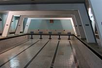 Vypuštěný bazén v mladoboleslavské sokolovně