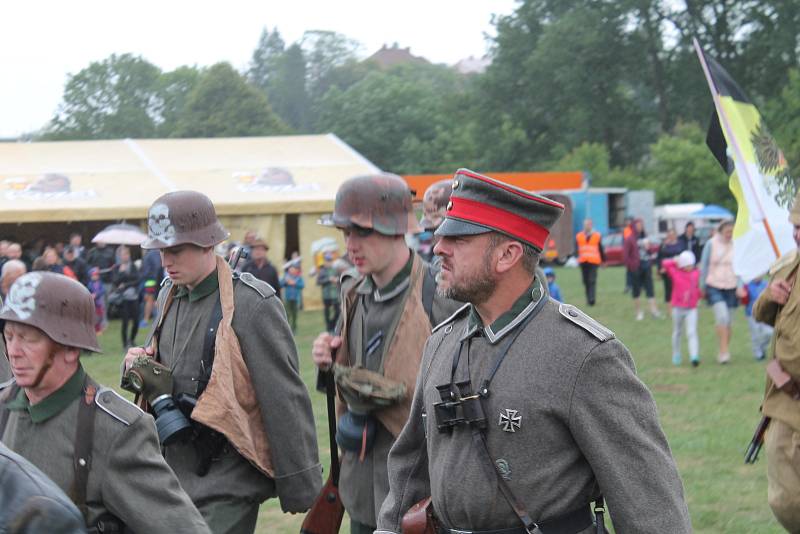 Střelba a výbuchy zněly v sobotu odpoledne 23. června z Krásné louky v Mladé Boleslavi.