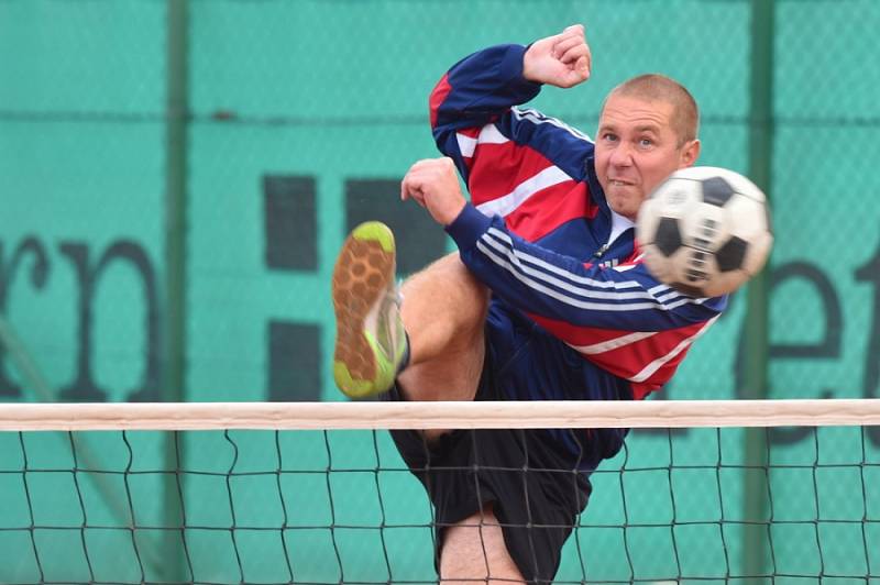 Ve Sportovním areálu Kolomuty se uskutečnil o víkendu nohejbalový turnaj trojic - 10. ročník Helada Cup, kterého se zúčastnilo 31 hráčů, 10 týmů. 