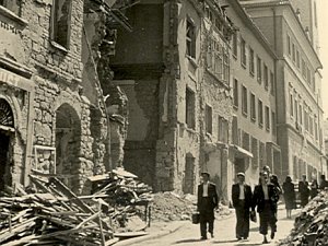 Bělská ulice v Mladé Boleslavi po bombardování 9. května 1945