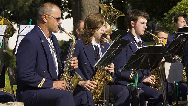 Chorvatští muzikanti na bakovském náměstí.