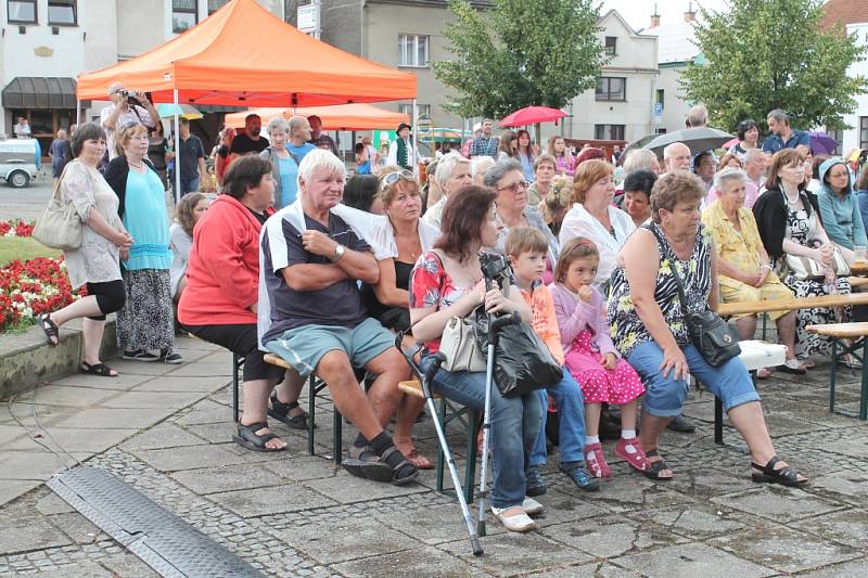 Pojizerský folklorní festival v Bakově nad Jizerou přilákal několik stovek návštěníků