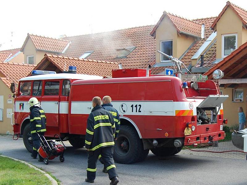 Požár kuchyně v Luštěnicích.