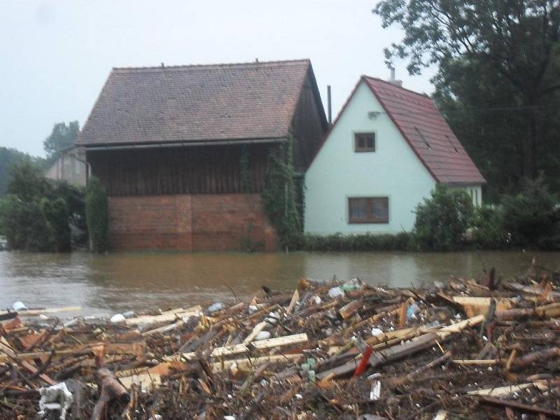 Ničivé povodně na Liberecku krotili i Boleslaváci.