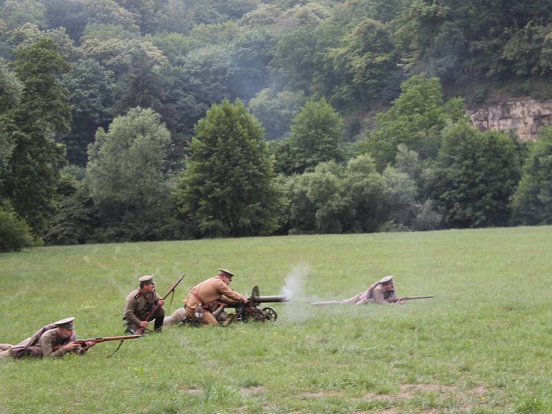 Střelba a výbuchy zněly v sobotu odpoledne 23. června z Krásné louky v Mladé Boleslavi.