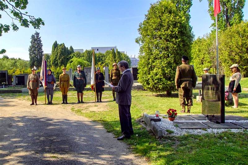 Pietním aktem a položením květin u válečných památníků na Novém hřbitově si zástupci města Mladá Boleslav společně se členy Jednoty Československé obce legionářské Mladá Boleslav připomněli Den vítězství a také 77. výročí konce 2. světové války v Evropě.