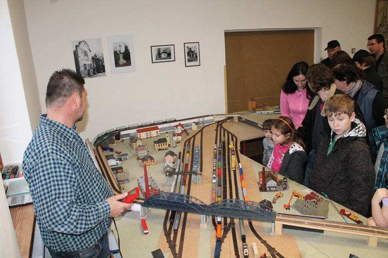 V Muzeu Bakovska otevřeli výstavu Kouzelný svět mašinek