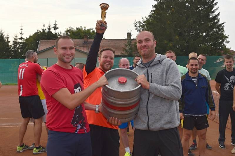 Ve Sportovním areálu Kolomuty se uskutečnil o víkendu nohejbalový turnaj trojic - 10. ročník Helada Cup, kterého se zúčastnilo 31 hráčů, 10 týmů. 