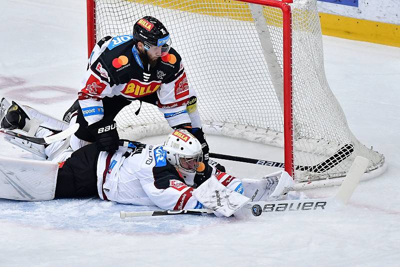 V utkání 13. kola hokejové extraligy vyhrála pražská Sparta na ledě Mladé Boleslavi 3:2 po prodloužení.