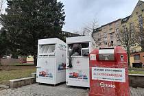 Problémy existují v Mladé Boleslavi i s bezdomovci, kteří lezou do kontejnerů na textil.