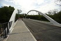 Nový most byl uveden do provozu v Loukově u Mnichova Hradiště v pátek 21. května 2021.