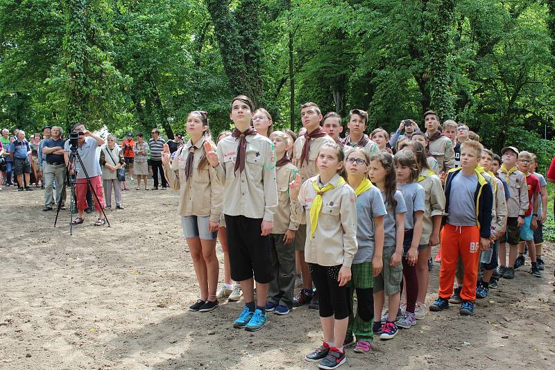 V Benátkách nad Jizerou slavnostně otevřeli Centrum ekologické výchovy, které bude sloužit především jako klubovna pro místní skauty. Stavba byla zahájena v září loňského roku a město vyšla na necelých devět milionů korun.