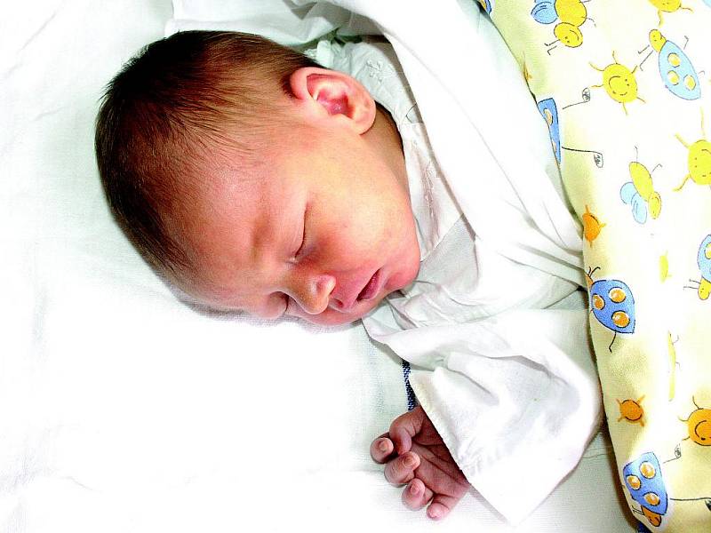 Nicolas Gazso je štěstí maminky Žanety z Mladé Boleslavi. Měřil 47 cm, vážil 3,19 kg a společnost bude dělat sestře Lauře.