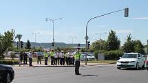 DOPRAVNÍ policisté soutěžili v řízení provozu na křižovatce ulic U Stadionu a třída Václava Klementa.