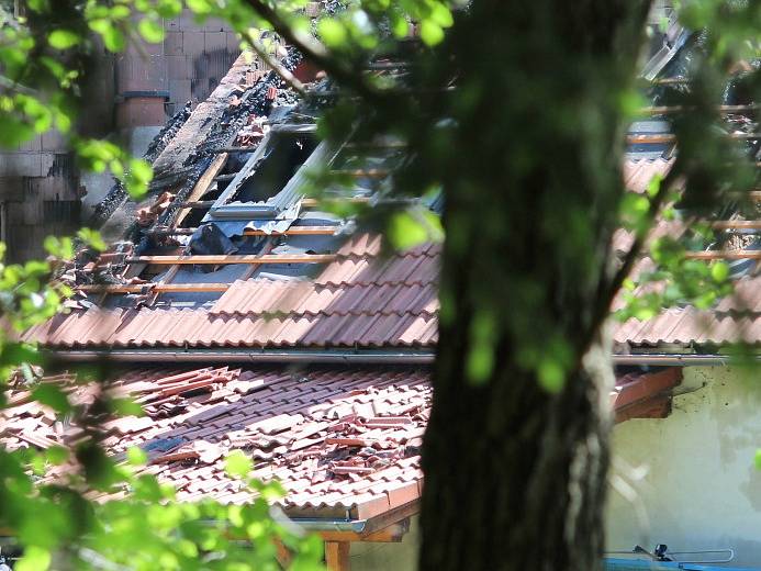 Při požáru rekreačního objektu v Drhlenách zahynula učitelka a student