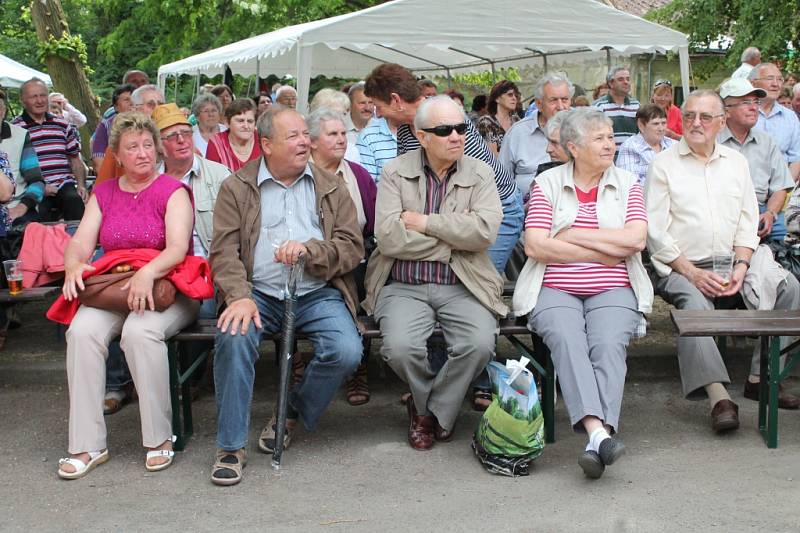 Vtelenská dechparáda zaplnila areál zámku Stránov