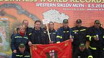Dobrovolní hasiči z Hlavence stáli u zrodu světého rekordu.