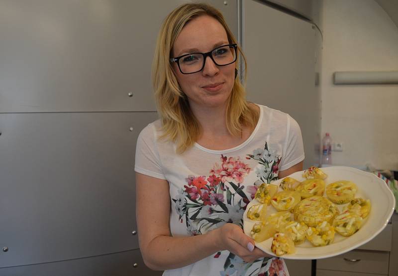 Dobrovická muzea se oděla do velikonočního hávu, a nejen to. Kdo tak během svátků dorazil do muzeí, mohli si pod dohledem odborníka vlastnoručně vyrobit pomlázku. Děti si pak mohly vyzkoušet zdobení velikonočních vajíček. Zároveň zde mohly všichni ochutna