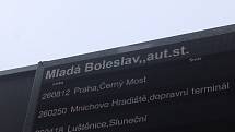 Řidič autobusu, který směrem na Prahu projíždí tři okresy. Od časného rána potkal dvě policejní hlídky.