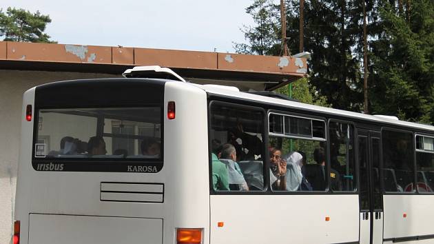 Syrská rodina si v sobotu přijela pro svého příbuzného. Propustili ho až v neděli.