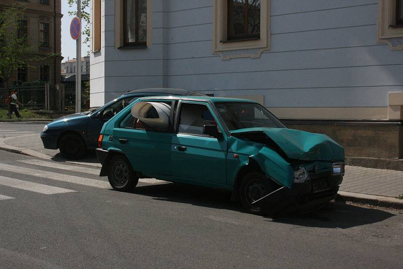 Nehoda na křižovatce ulic Palackého a Husova v Mladé Boleslavi.