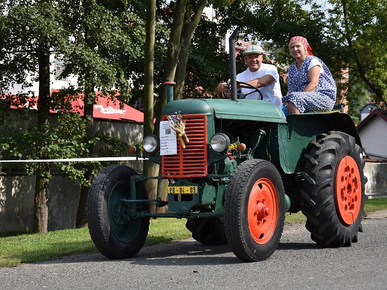 Do Kropáčovy Vrutice se opět sjeli milovníci traktorů a zemědělské techniky.