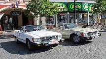 Čtyřiapadesát posádek stanulo ve čtvrtek po 17. hodině na Staroměstském náměstí v Mladé Boleslavi na startovní čáře dalšího ročníku Oldtimer Bohemia Rally.