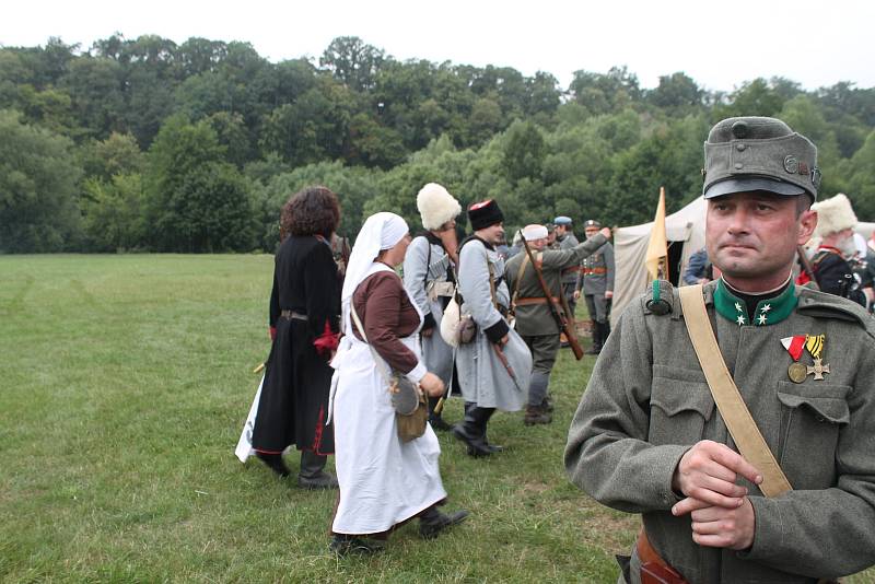 Střelba a výbuchy zněly v sobotu odpoledne 23. června z Krásné louky v Mladé Boleslavi.