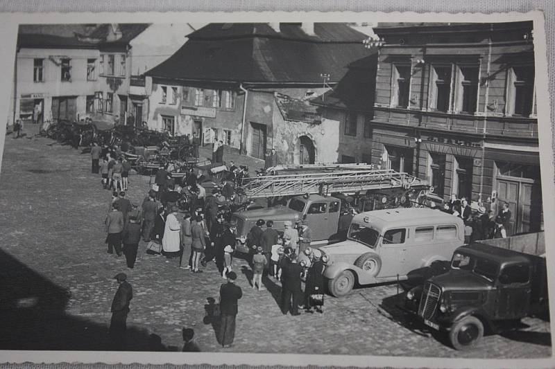 Oslavy 140. výročí založení Sboru dobrovolných hasičů v Mladé Boleslavi si nenechaly ujít stovky lidí. K vidění byla požární technika, ukázky zásahu atd.