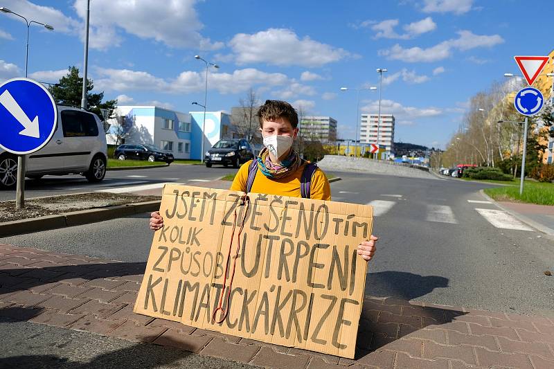 Aktivistka chtěla zachránit planetu. Vrhla se pod plynový autobus.