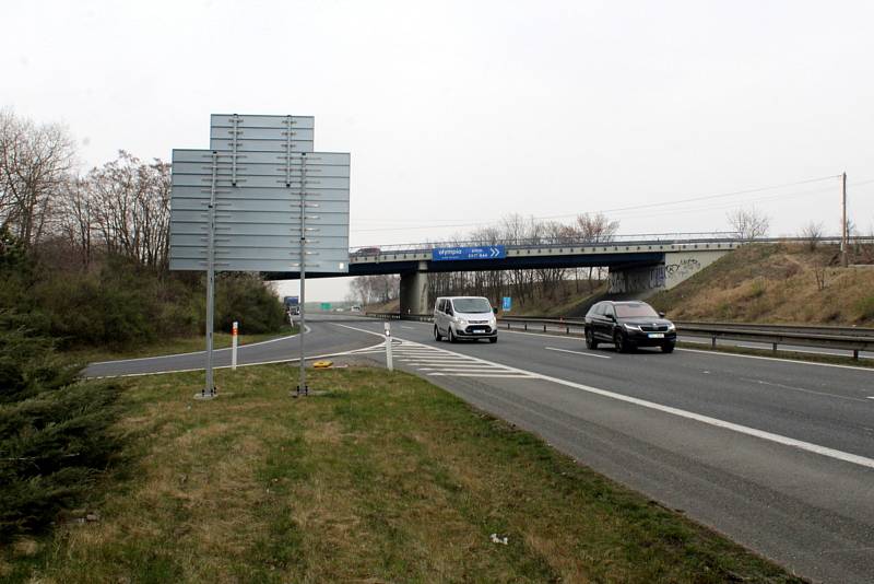 Úsek dálnice D10, na kterém začnou od neděle obousměrná omezení a očekávají se kolony.