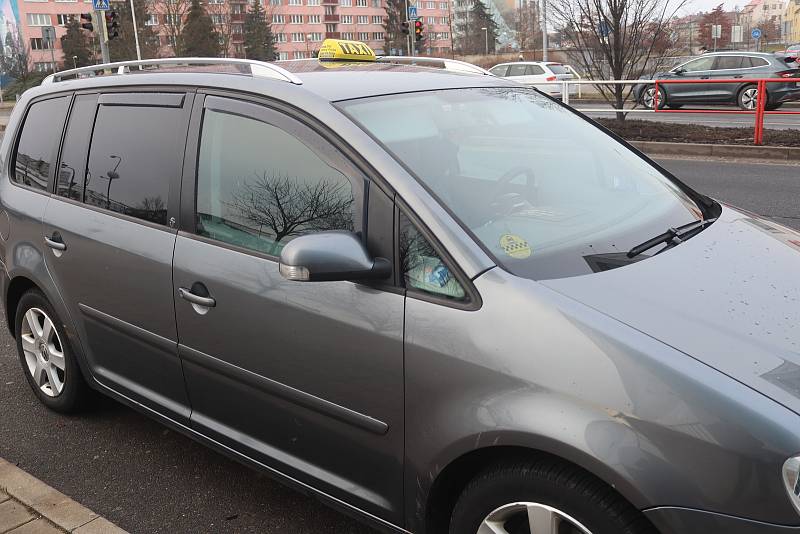 Řidiči taxislužeb na Mladoboleslavsku nepotkali po uzavření okresů žádnou policejní kontrolu.