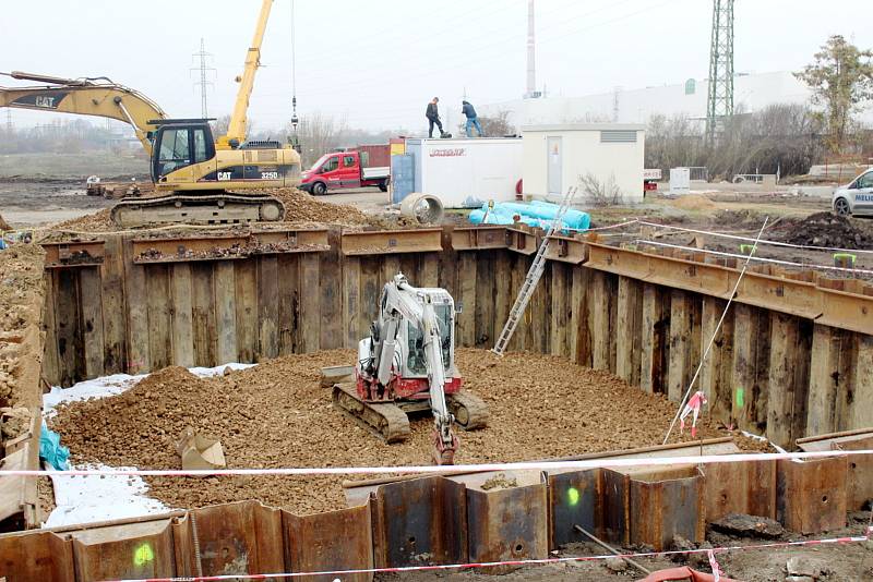 Stavba bioplynové stanice začala v průmyslové zóně Plazy. Za rok má být uvedena do zkušebního provozu.