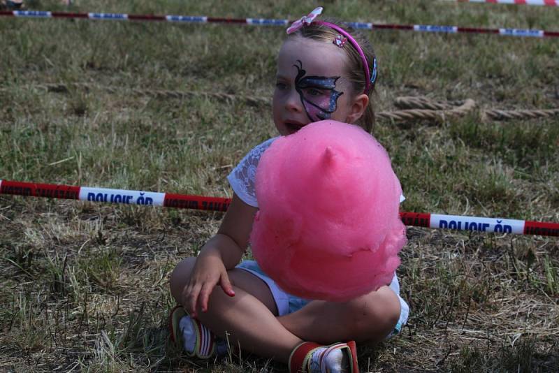 Už pošesté se ve Všejanech sešli siláci z řad žen a mužů, aby poměřili své síly v neobvyklé sportovní disciplíně, a to v přetahování lana. Akce je spojena s Všejanskými slavnostmi. Připraven byl bohatý doprovodný program.