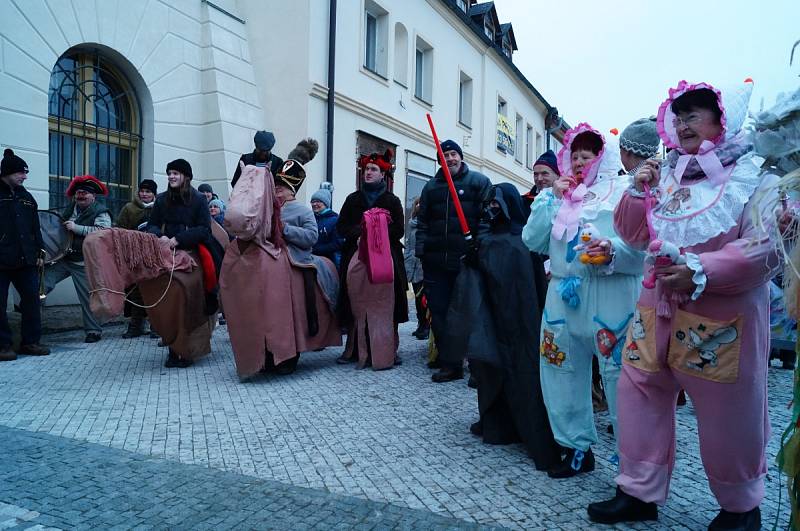 Masopust v Bělé pod Bezdězem.