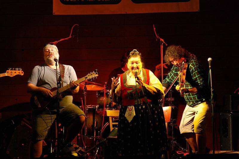 	 FLERET & JARMILA ŠULÁKOVÁ Valečov 27.8.2010