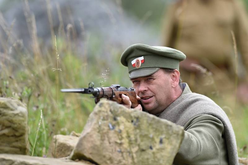 Vojenské cvičení členů SPVH Sever 2013, kteří secvičovali společně se členy LIR10 (C&K LandwehrInfanterie Regiment Nr.10 Mladá Boleslav) válečný boj z 1.světové války 1917 východní fronty ČS legie, se uskutečnilo o víkendu v Dolním Bousově. 