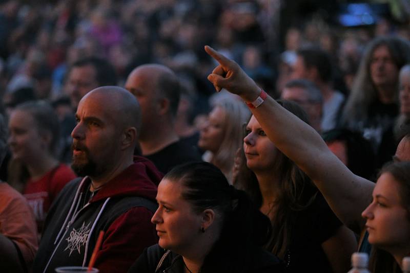 Z koncertu kapely Komunál u zříceniny hradu Valečov v Bosni na Mladoboleslavsku.