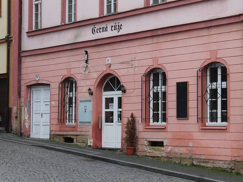 Sociální bydlení vznikne i v domě v Bělské ulici. Občané Mladé Boleslavi budou místo znát z dob, kdy zde bývala restaurace Černá růže.