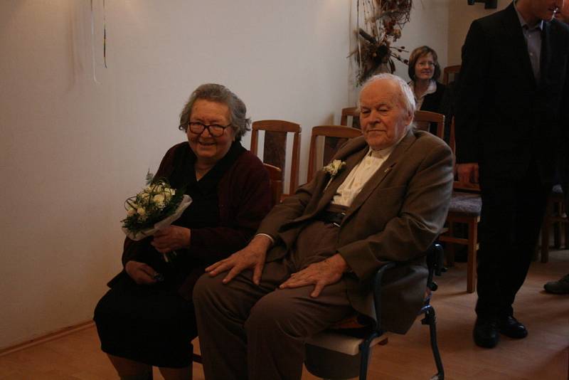 Diamantová svatba v Bezně. Josef a Marie jsou svoji již šedesát let!