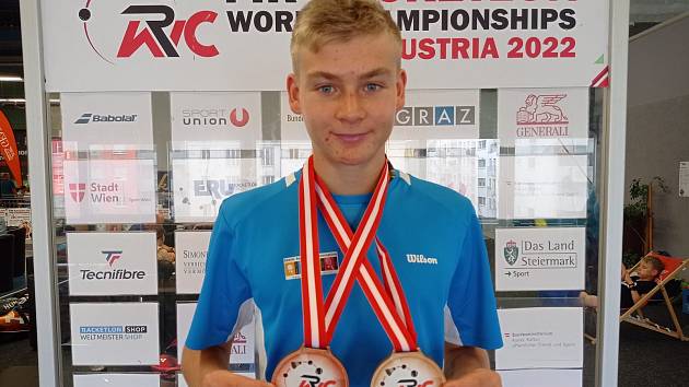 Tenista Matěj Volf uspěl na mistrovství světa v nezvyklém raketovém čtyřboji. Racketlon v sobě kombinuje ping pong, badminton, squash a tenis.