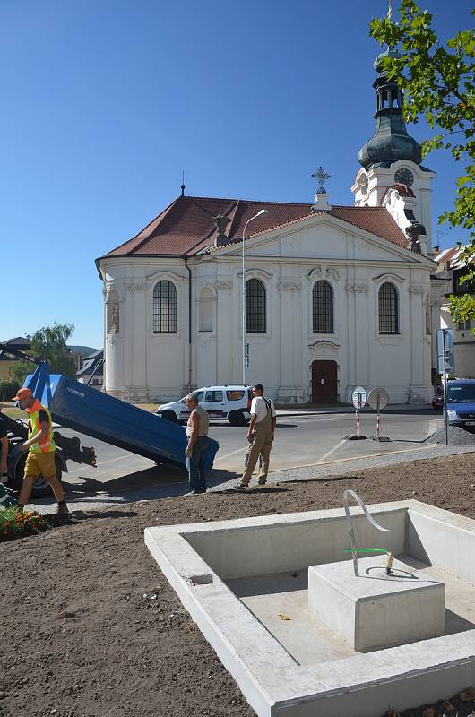 Instalace fontány z Metalového sympozia.